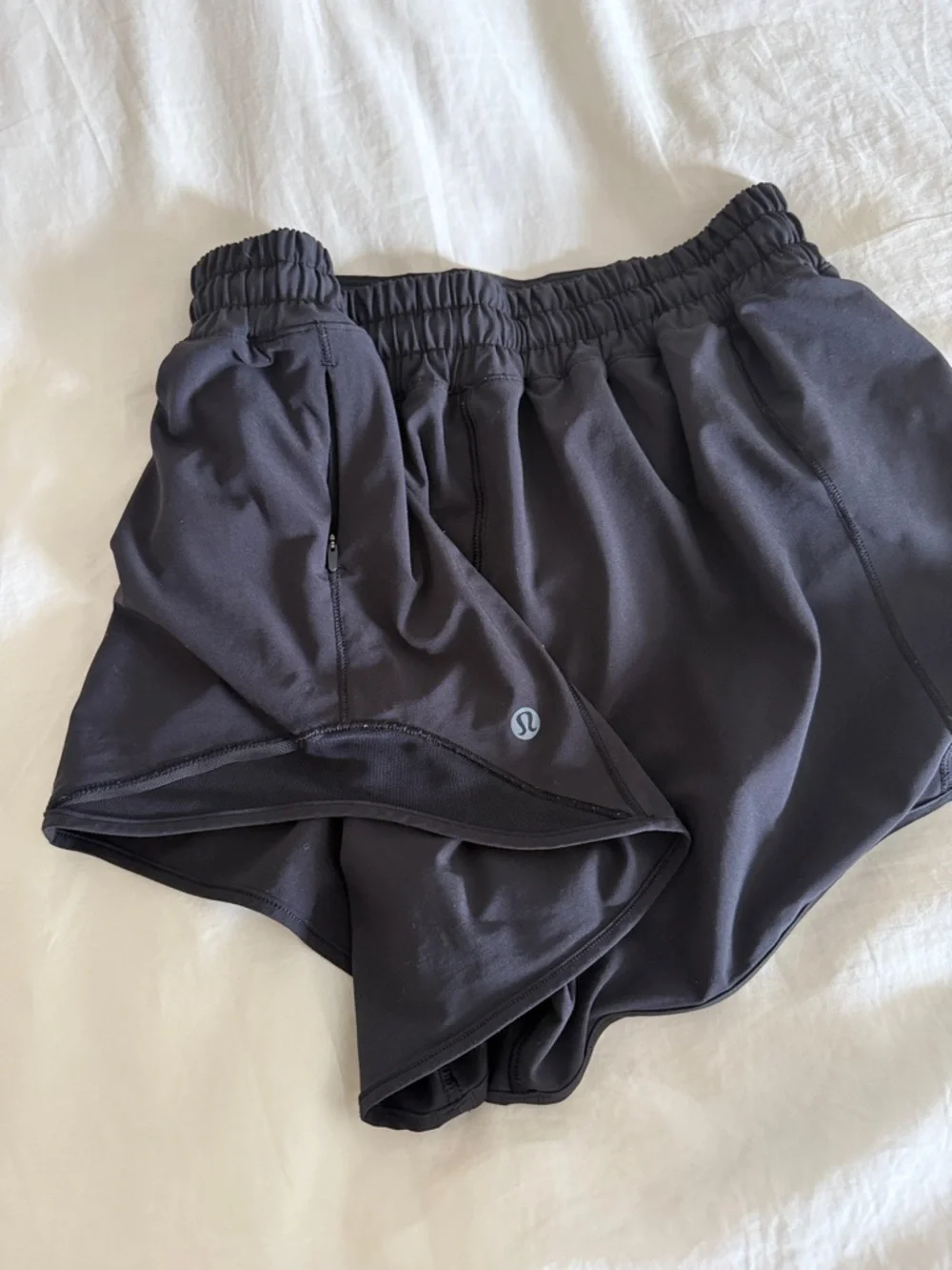 Lululemon Hotty Hot Low Rise Shorts 4in women’s  Running Shorts - Picture 3 of 4